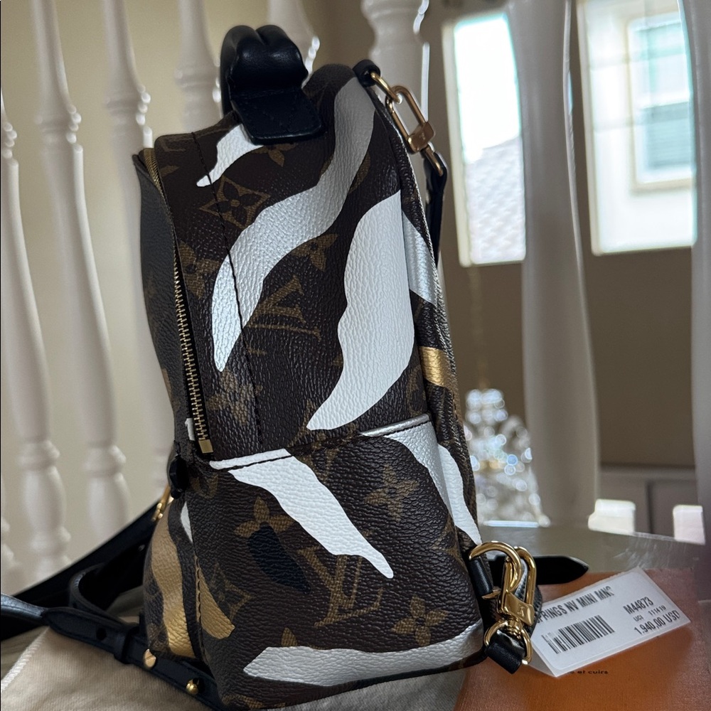 Louis Vuitton Ltd. Ed. League of Legends Palm Springs - Picture 12 of 16